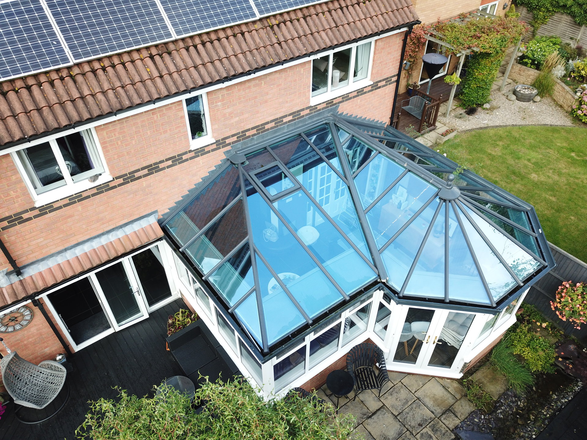 https://jwshome.co.uk/wp-content/uploads/2025/07/conservatory-ormskirk-glass-roofing.jpg